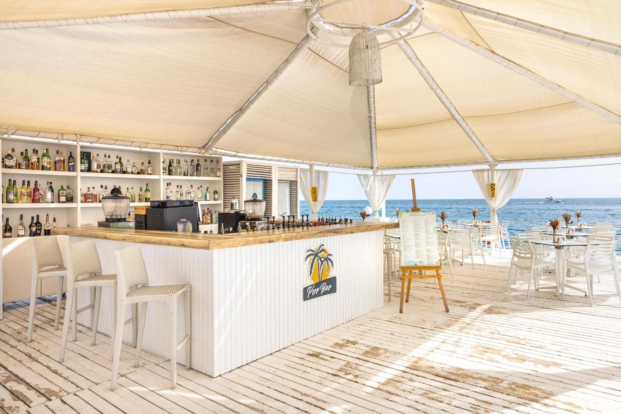 Concorde De Luxe Resort Antalya Exteriér fotografie Beach bar in Marbella, Spain