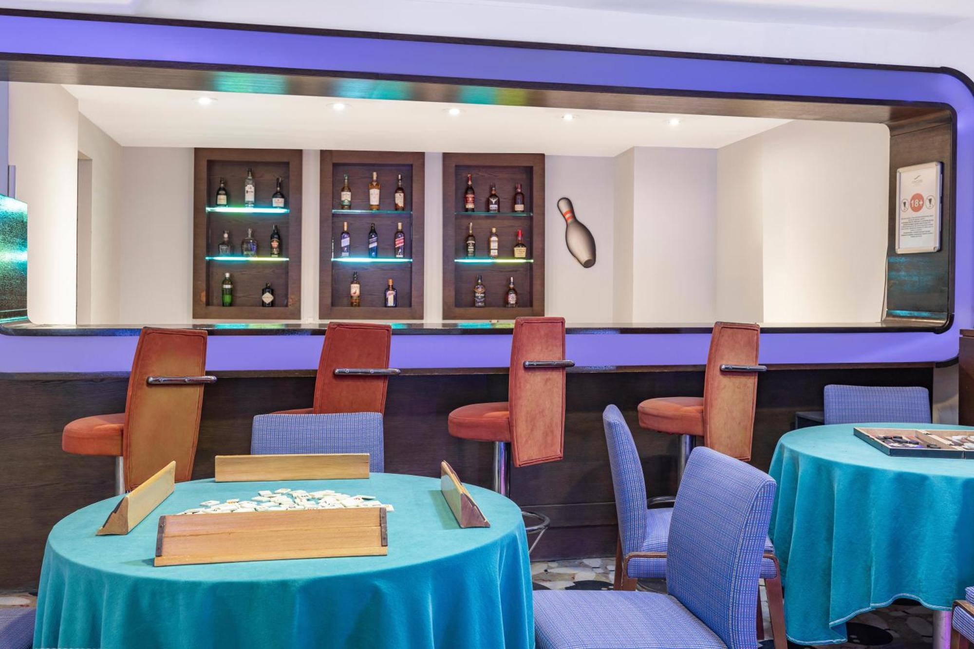 Concorde De Luxe Resort Antalya Exteriér fotografie The bar at the Blue Note