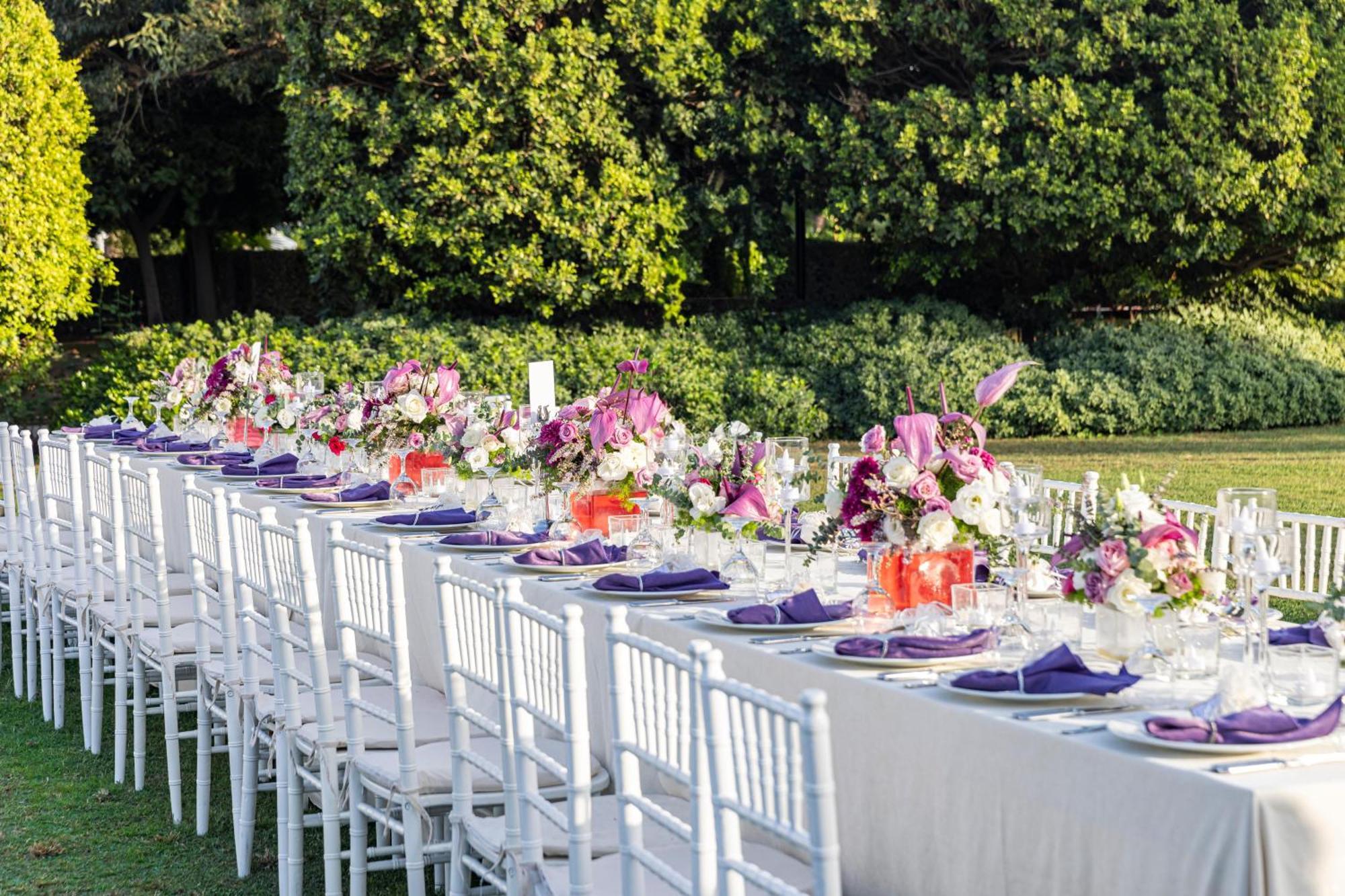 Concorde De Luxe Resort Antalya Exteriér fotografie A long table set for a wedding reception