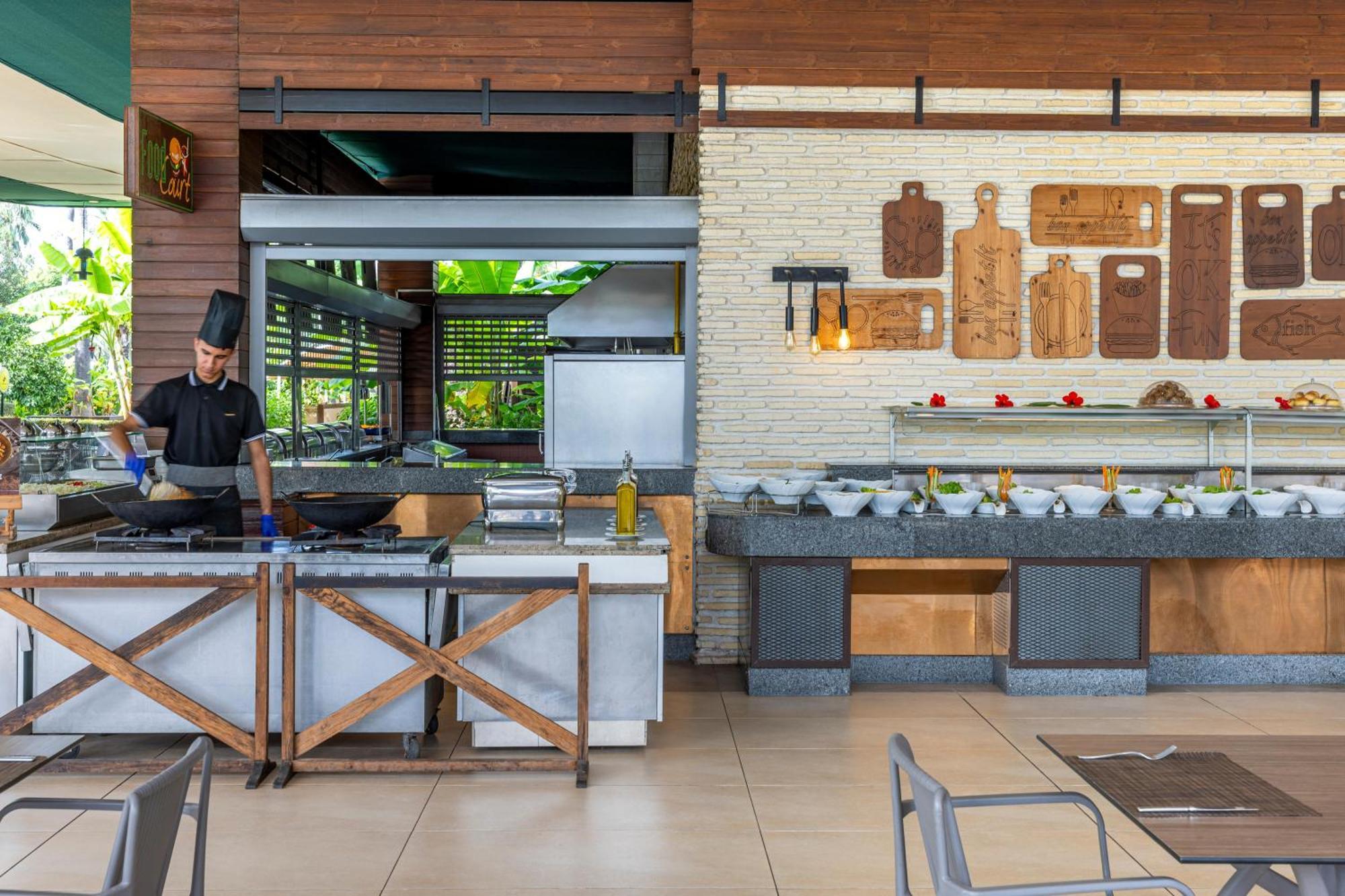 Concorde De Luxe Resort Antalya Exteriér fotografie Live Kitchen at the hotel